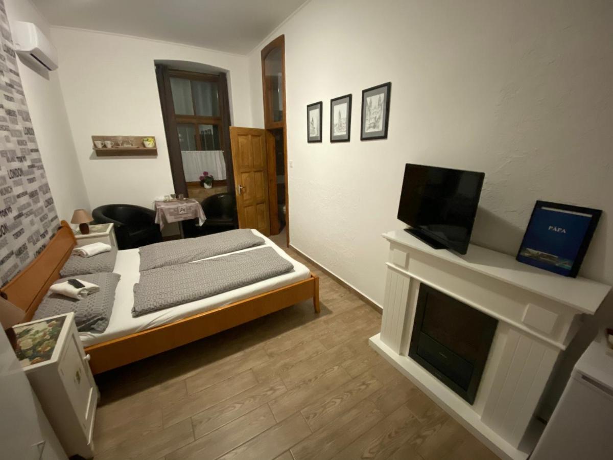 Anna Apartman Pápa エクステリア 写真