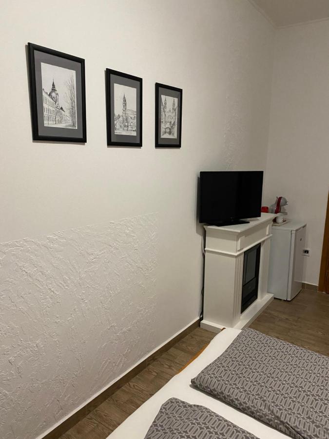 Anna Apartman Pápa エクステリア 写真